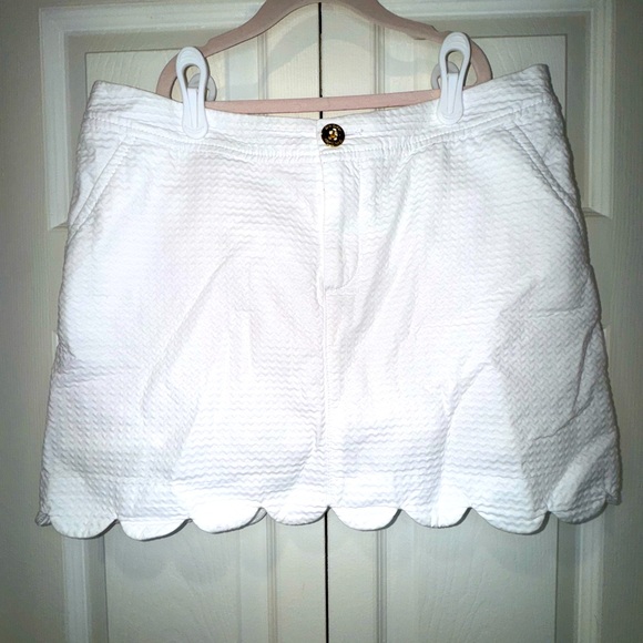 Lilly Pulitzer white scalloped hem textured skort. Size 4. VGUC - Picture 1 of 9